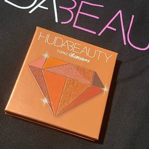Huda Beauty makeup pallet